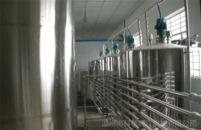 尊龙凯时人生就是博定制 全自动 不锈钢 时产4000瓶​菠萝汁饮料生产线设备